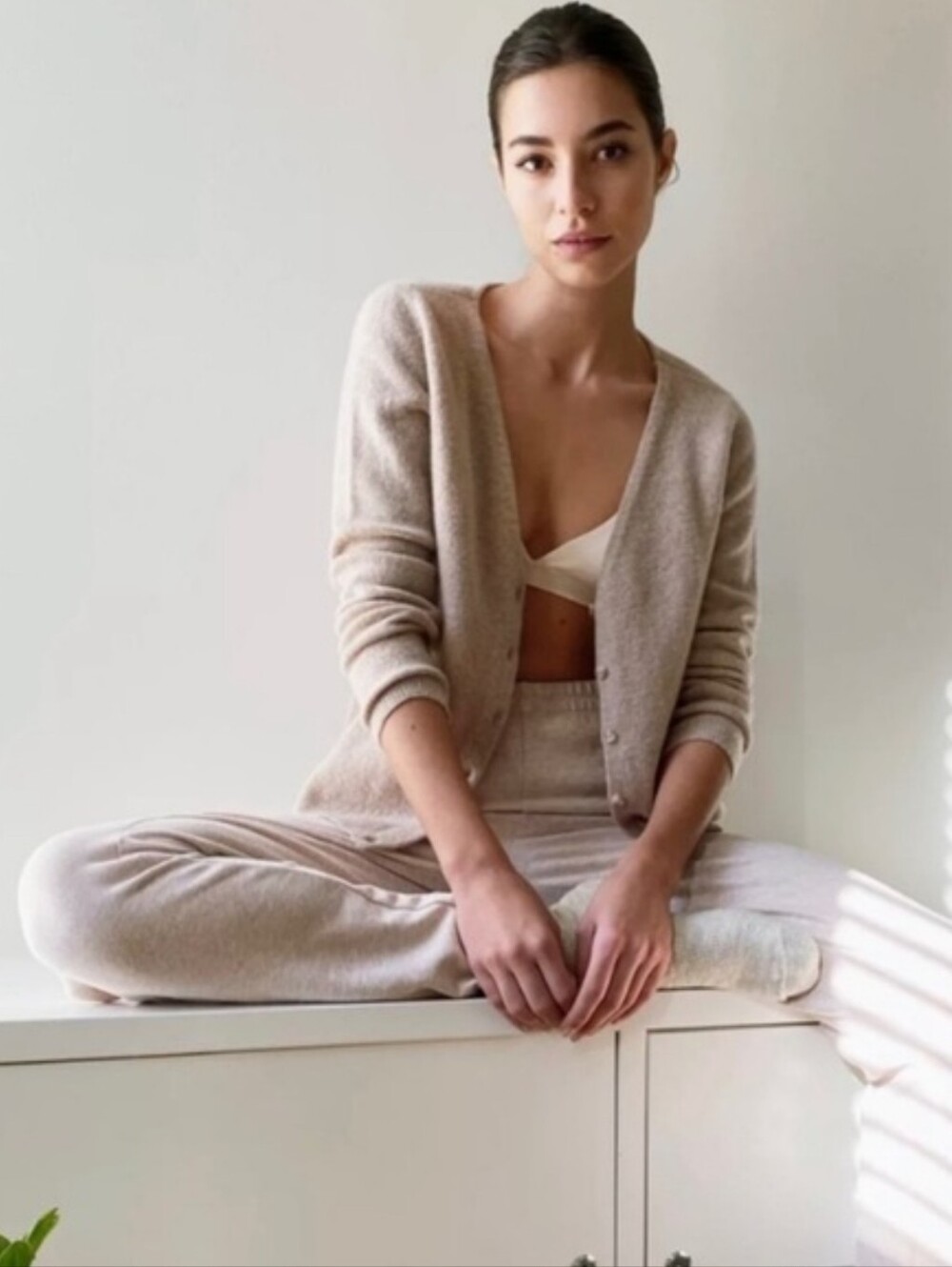 Aritzia The Group by Babaton Lounge Cardigan in Beige Brown size XXS